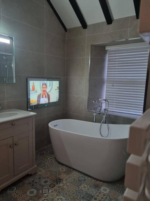 Luxurious Cottage With Hot Tub, Lake District Duddon Extérieur photo