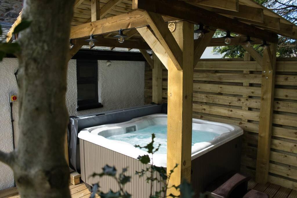 Luxurious Cottage With Hot Tub, Lake District Duddon Extérieur photo