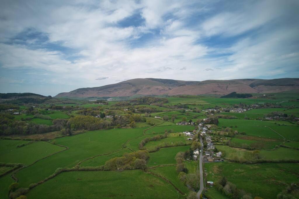 Luxurious Cottage With Hot Tub, Lake District Duddon Extérieur photo