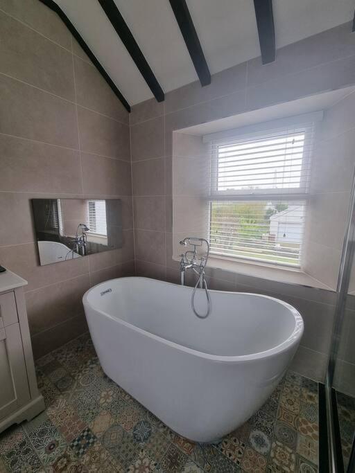 Luxurious Cottage With Hot Tub, Lake District Duddon Extérieur photo